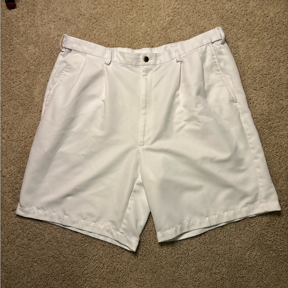 40” Haggar Men's White golf Shorts